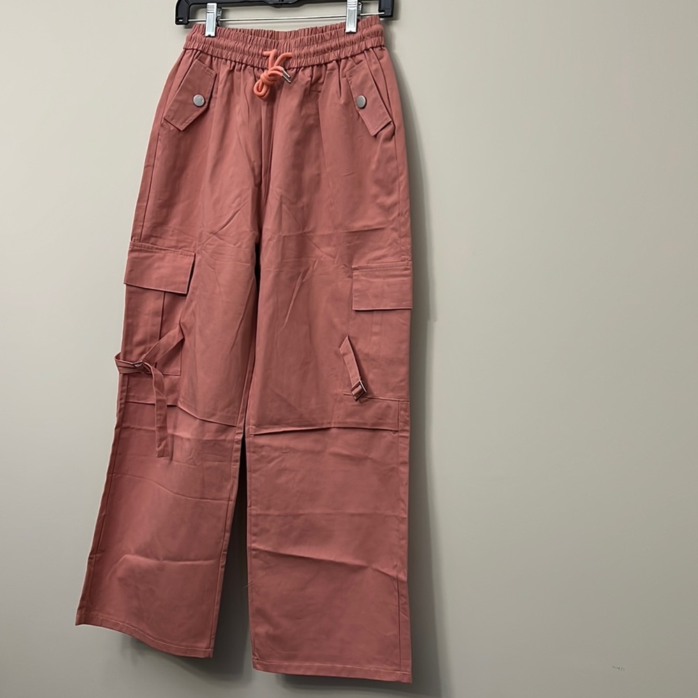 NWT- coral cargo wide leg pant trouser cargo pants elastic waist fits up sm med